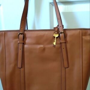 NWOT FOSSIL LEATHER TOTE, EUC, TAN